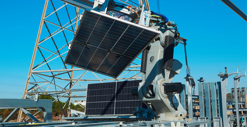 Immerhin drei Megawatt werden von Roboterarmen installiert.