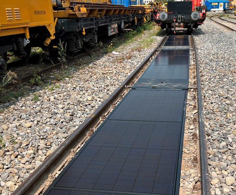 Smart: Die Solarplatten liegen zwischen den beiden Schienen.