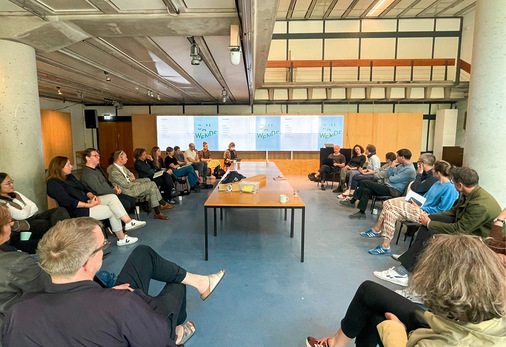 ... Studierende auf die Herausforderungen von morgen vor.