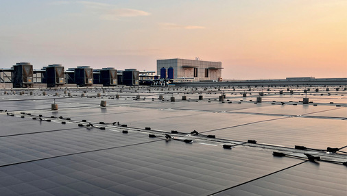 Die leichtgewichtigen Module sind unter anderem perfekt geeignet für Installationen auf Dächern mit wenig Lastreserven.