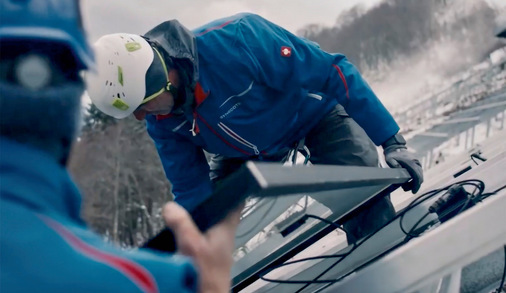 Die Monteure hatten immer wieder mit schwierigen Wetterbedingungen wie Schneefall zu kämpfen.