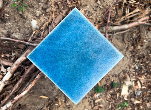 Fliesen aus Bauschutt: Die Optik hängt vom Materialmix ab, Farbstoffe werden nicht hinzugegeben.