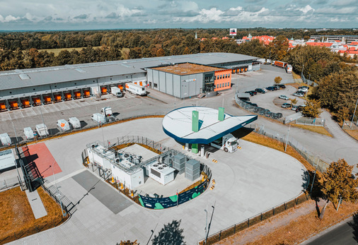MB Energy hat eine Wasserstoff-Tankstelle für Schwerlastverkehr in Lübeck realisiert, die von der Hypion GmbH entwickelt wurde.