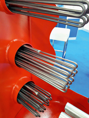 Solche Heizstäbe zum Einschrauben erhöhen den Eigen­verbrauch von ­Solarstrom in der Wärme­berei ­ tung.