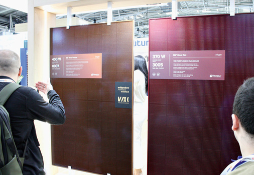 Futurasun bietet farbige Module an. Sie werden in China gefertigt.