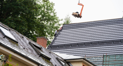 Der Schneefang ist Pflicht. Das muss bei der Planung der Solaranlage beachtet werden.