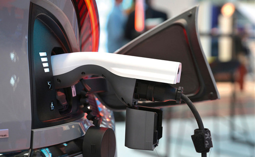 Durch sogenanntes Smart Charging kann das E-Auto dann geladen werden, wenn der Strom besonders günstig ist oder überschüssige Energie aus der PV-Anlage verfügbar ist.