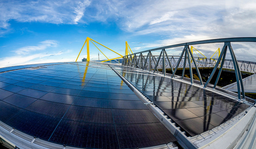 Der Signal Iduna Park verbindet Profifußball mit Solarstrom.