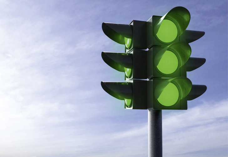 Die 37. Verordnung zur Durchführung des Bundes-­Immissionsschutzgesetzes definiert erstmals, wann Wasserstoff und Kraftstoffe als grün zu werten sind.