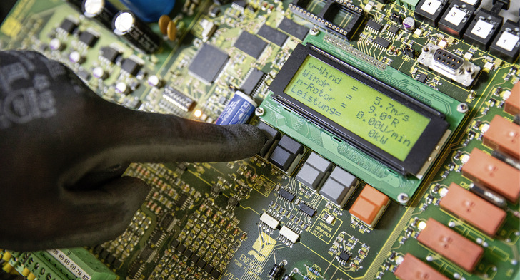 Deutsche Windtechnik – Service auch mit Elektronik und an der Elektronik