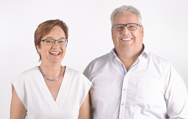 Wolfgang ﻿Kempfle
 und seine Frau Bettina gründeten 2009 die Firma Energie Service Schwaben (ESS), mit derzeit vier Standorten, unter anderem in Leipheim und Augsburg. Das Unternehmen hat rund 190 Mitarbeiter und 2023 etwa 1.400 Anlagen installiert. Nun will es weiter kräftig wachsen.