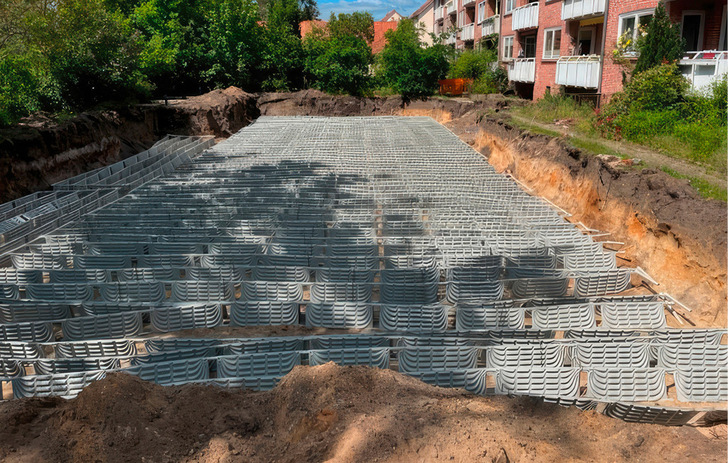 Die Erdkollektoren werden senkrecht im Boden vergraben und benötigen deshalb pro Kilowatt weniger Grundfläche.