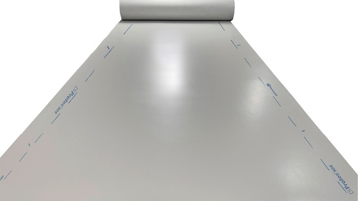 Die Schnelldichtbahn DiProtec SDB wird lose verlegt – Untergrund­vorbereitung, Grundierung und Trocknungszeiten entfallen.