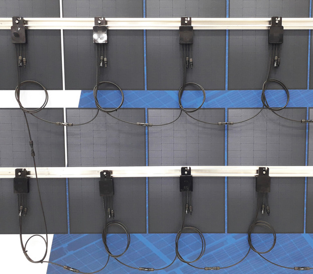 Auffällig in München war die neue Vielfalt bei den Modul­wechselrichtern, hier die Präsentation am Stand von BRC.