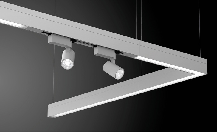 Unterschiedliche Längen und Ecklösungen erlauben bei Serio den variablen Aufbau komplexer Leuchtenstrukturen – bei gleichmäßig heller Ausleuchtung bis in die Ecken.