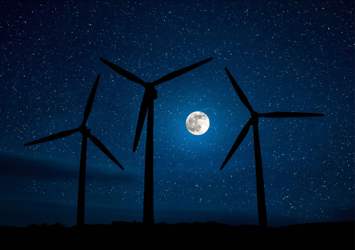 Kein Blinken stört den Anblick des Vollmonds.