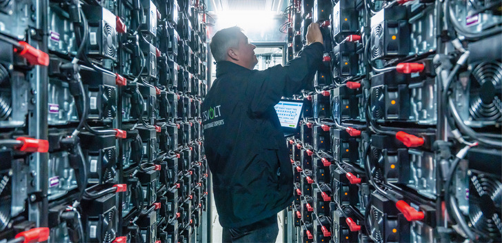 Großspeicher-Planer müssen eine Reihe rechtlicher Aspekte berücksichtigen. - © Foto: Tesvolt Großspeicher-Planer müssen eine Reihe rechtlicher Aspekte berücksichtigen.