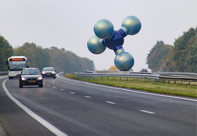 Skulptur eines Gasmoleküls bei Groningen