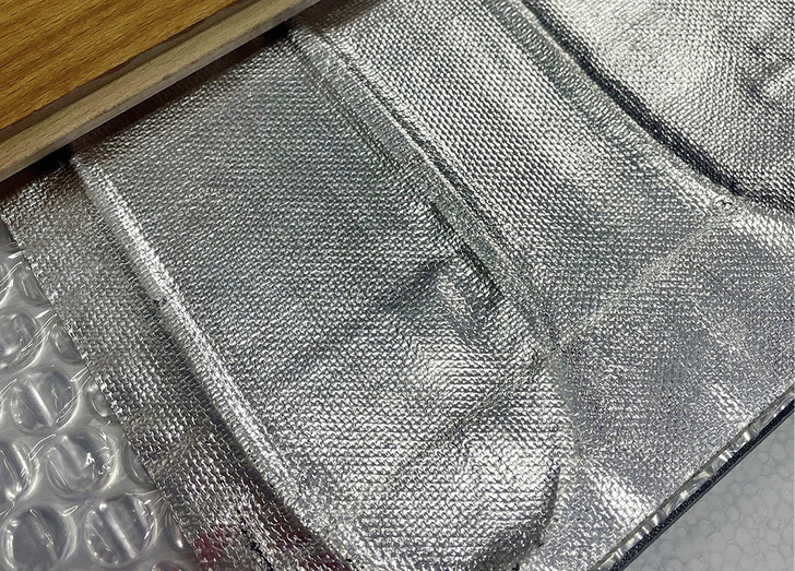 Die doppelschichtige Aluminium-Dünnbettheizmatte Tempus Volt AL eignet sich für die Verlegung unter Parkett und Laminat.