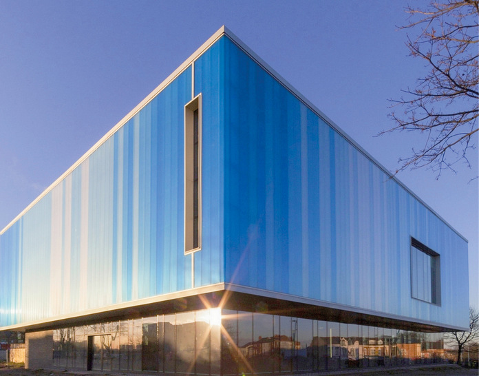 Die vielfältigen Designvarianten der Lichtbauelemente erlauben eine individuelle Architektur – zudem sind Gebäudehüllen aus Polycarbonat beständig gegen Sonneneinstrahlung und Hagelschlag.