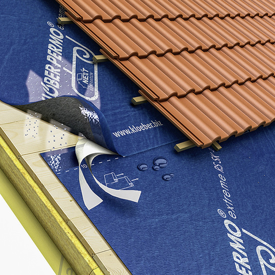 Die ausgesprochen robuste Unterdeckung Permo Extreme SK von Klöber ist auch als Behelfsdeckung zugelassen, die bis zu acht Wochen frei bewittert werden kann.