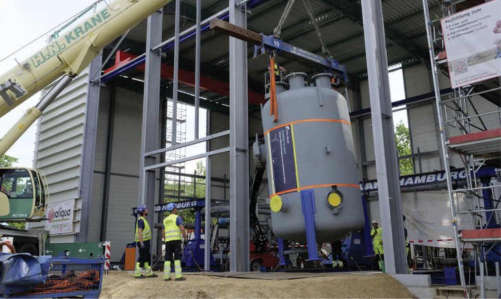 Am Standort des Heizkraftwerkes Wedel wurden zwei Elektrokessel für die sich im Bau befindliche Power-to-Heat-Anlage angeliefert.