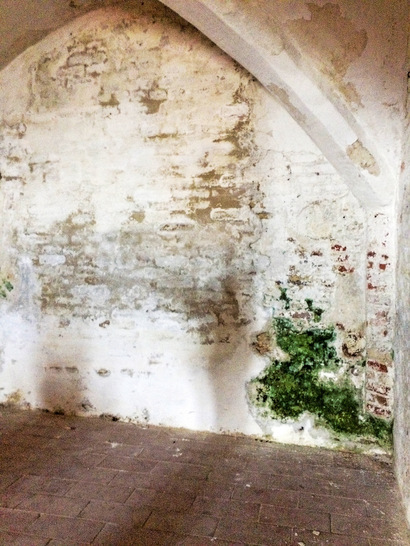 Als echter Problemlöser auch bei stark beschädigtem Mauerwerk wie in der Burg Trausnitz erweist sich der Aerogel-Wärmedämmputz Hasit Fixit 222.