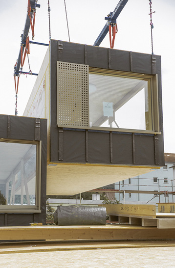 Der Erweiterungsbau für die Fuchshofschule in Schorndorf ist in Holzmodulbauweise errichtet. Das teilweise zweigeschossige Gebäude nimmt die Mensa und einige Ergänzungsräume auf . - © Bild: Blumer Lehmann Der Erweiterungsbau für die Fuchshofschule in Schorndorf ist in Holzmodulbauweise errichtet. Das teilweise zweigeschossige Gebäude nimmt die Mensa und einige Ergänzungsräume auf .