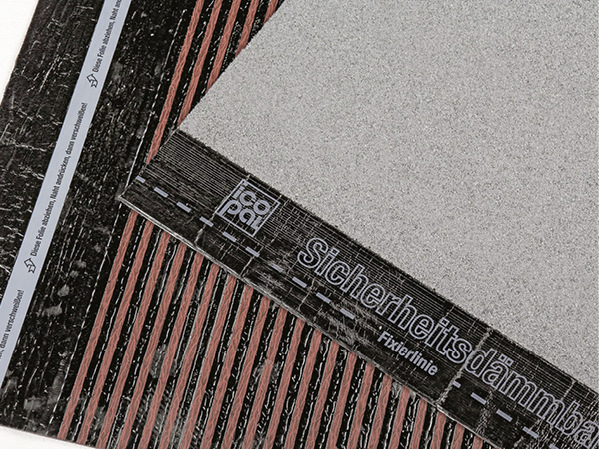 Die Elastomerbitumenbahn Polar, werkseitig auf den Dämmstoff kaschiert, mit doppelter Icopal Sicherheitsnaht und Power-Therm Streifen.