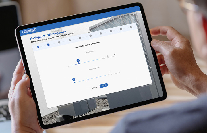 Schnell-Check für zu Hause: Ob sich das Eigenheim für die Umrüstung auf eine Wärme­pumpe eignet, lässt sich mit digitalen Tools herausfinden. Eine Beratung ersetzen sie nicht.