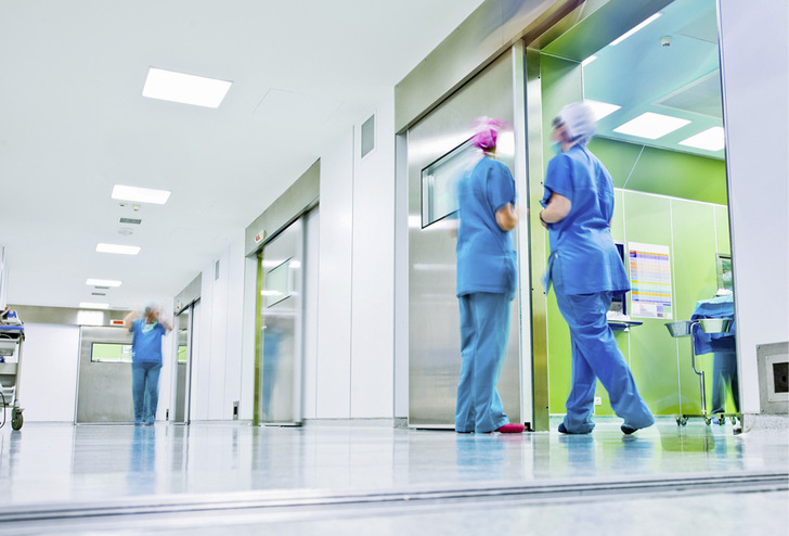 Die LED-Einbauleuchten Start Panel IP65 Serie gibt es in den Größen 600 mm  ×  600 mm, 625 mm x 625 mm und 1200 mm  ×  300 mm. Sie sind 34 mm flach.