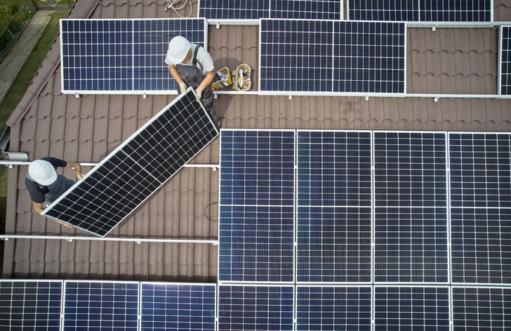 Die Arbeit macht mehr Spaß, wenn man als Mitarbeiter an den Gewinnen des Firmensolardachs beteiligt wird.