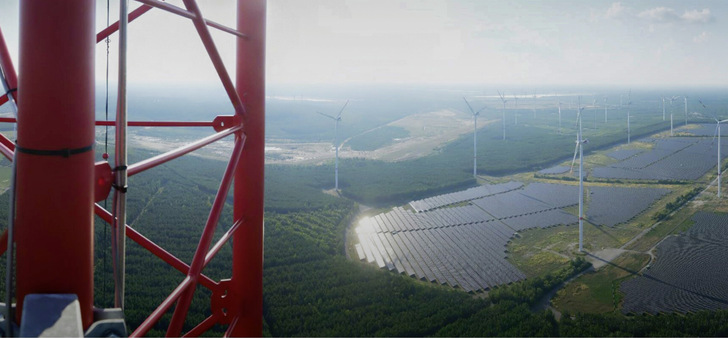 Der welthöchste Windmessmast bei Klettwitz bietet den Blick und den Messzugriff auf Luft­schichten über zwei benachbarten ­Altwindparks.