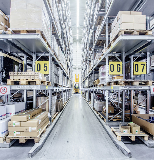 Die Warenströme wachsen, E-Commerce gewinnt an Bedeutung. Hier ein Hochregallager von Baywa r.e.