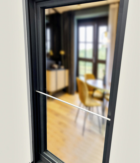 Veka-Absturzsicherungen sind zertifiziert und passen durch ihr elegantes Design zu jeder Fassade.