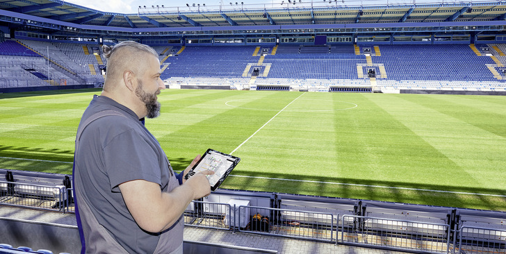 Wir empfangen Sie in der Krombacher Lounge in der Schüco Arena zum 6. Windenergie Technologiekongress. - © Foto: PHOENIX CONTACT Wir empfangen Sie in der Krombacher Lounge in der Schüco Arena zum 6. Windenergie Technologiekongress.
