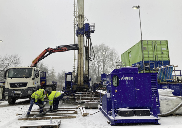 Erkundungsbohrung des Geoforschungszentrums Potsdam: Bauarbeiten dazu am Heizkraftwerk Berlin-Adlershof im Winter 2021