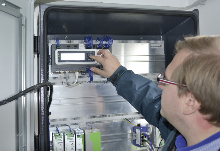 Die Parameter müssen stimmen. Jede Solaranlage muss sich nach den Regeln der Netzbetreiber verhalten.