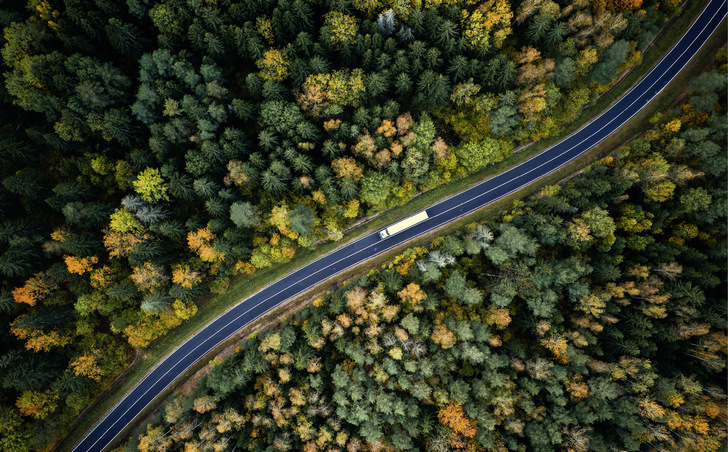 Der Weg durch eine enge Schneise: Für die Entwicklung der Mobilität mit Wasserstoff (H2 ) müssen noch viele Variablen geklärt werden.