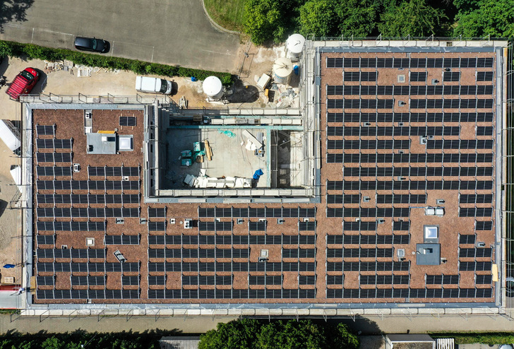 Die Photovoltaikanlage auf der Einrichtung für betreutes Wohnen. - © Foto: Elektro Birk/E3/DC Die Photovoltaikanlage auf der Einrichtung für betreutes Wohnen.
