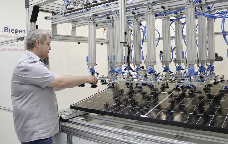 Der mechanische Belastungstest ist einer der zentralen Schritte beim Modulcheck.