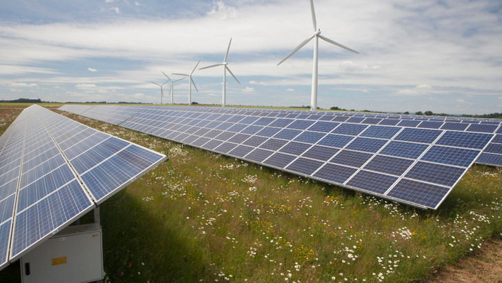 Der Bau von Ökostromanlagen ist nur ein Teil der notwendigen Investition in die Energiewende.