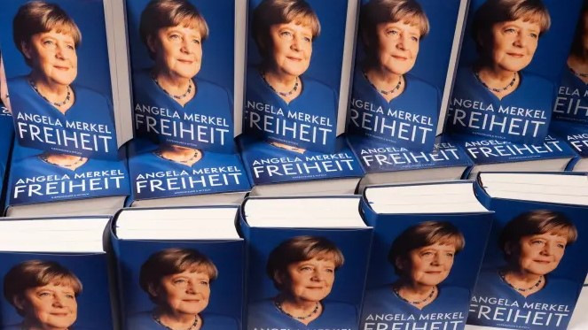 Massenhaft Merkel-Biografien für den Gabentisch…