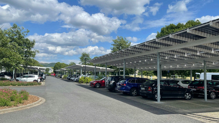 Wenn der Paltzplatz größer als 1.500 Quadratmeter ist, greift die Solarpflicht.