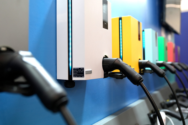 Besser mit Ökostrom: The smarter E Europe 2025 stellt das Thema Bidirektionales Laden in den Fokus.