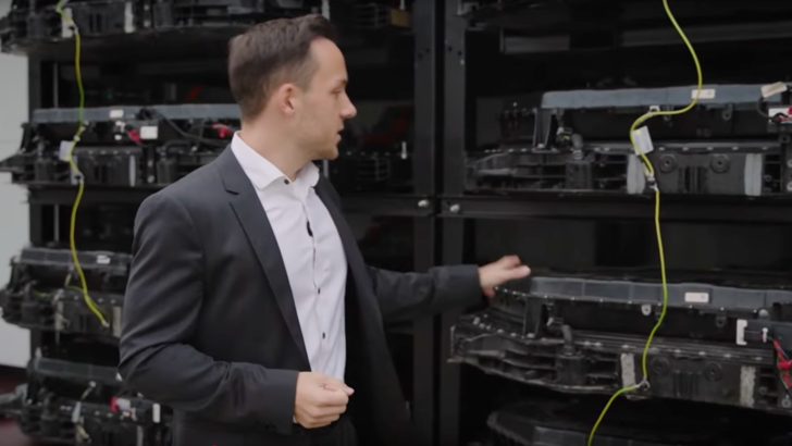 Merlin Frank von der RWTH Aachen hat am Projekt Fluxlicon mitgearbeitet. Hier ein solcher Speicher im Praxistest.