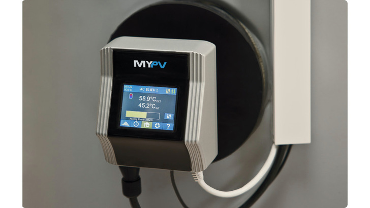 Über das neue Touchdisplay wird der  AC ELWA 2  in Betrieb genommen und gesteuert.