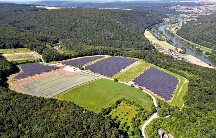 Der Solarpark Gemünden-Harrbach wurde von Iqony Sens errichtet.