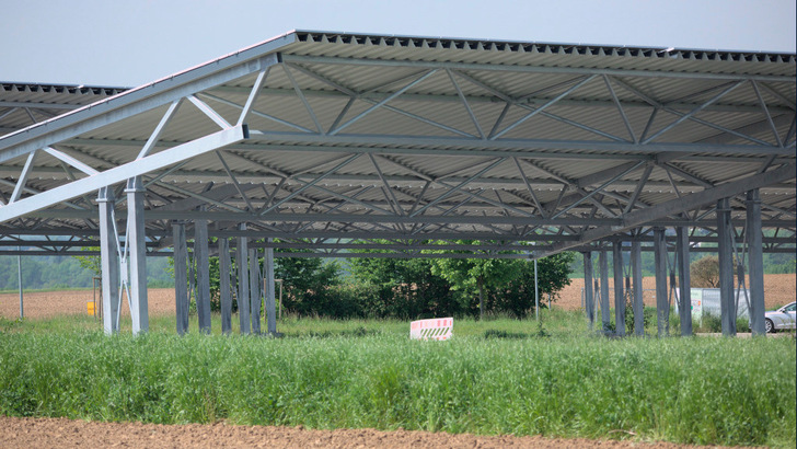 Roof Plus wird das Carportsystem liefern, mit dem die riesige solare Überdachung des Messeparkplatzes in Essen gebaut wird.