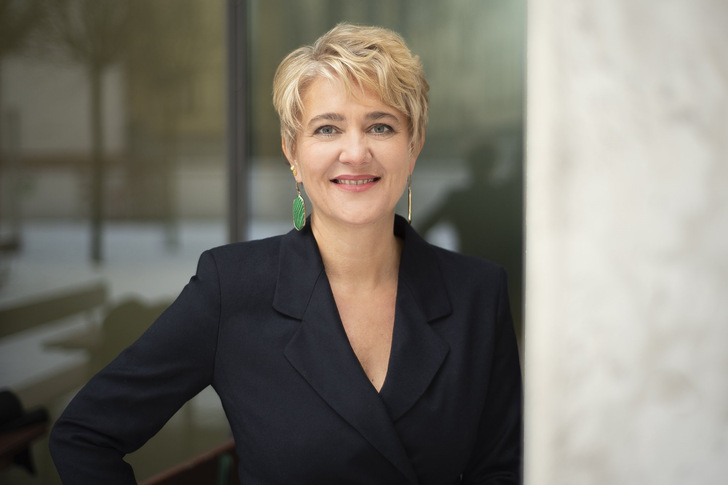 Corinna Enders, Vorsitzende der Geschäftsführung: „Ziel der Energiewende ist es, sowohl mehr Klimaschutz zu ermöglichen als auch unsere industriell geprägte Volkswirtschaft im Sinne internationaler Wettbewerbsfähigkeit nachhaltig zu modernisieren.“